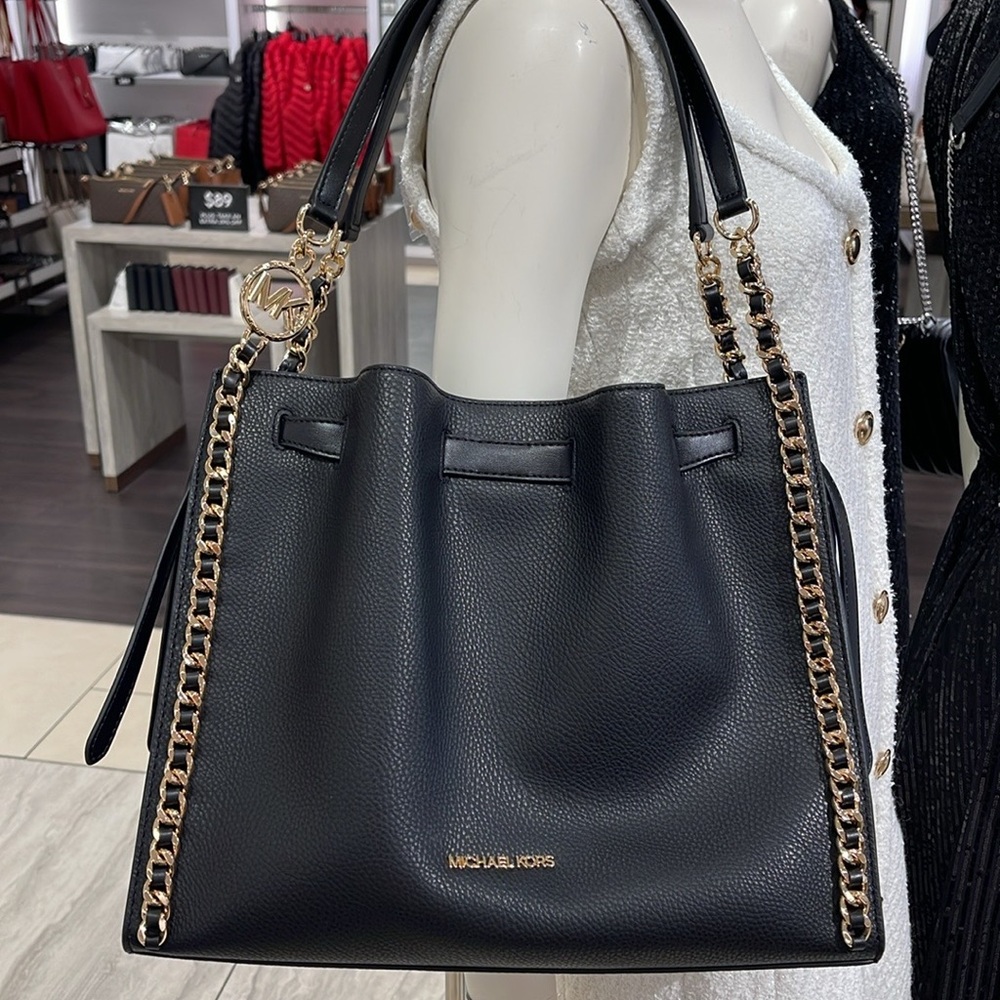 MICHAEL KORS
MINA LARGE BELTED CHAIN SHOULDER BAG BLACK COLOR - Picture 14 of 16